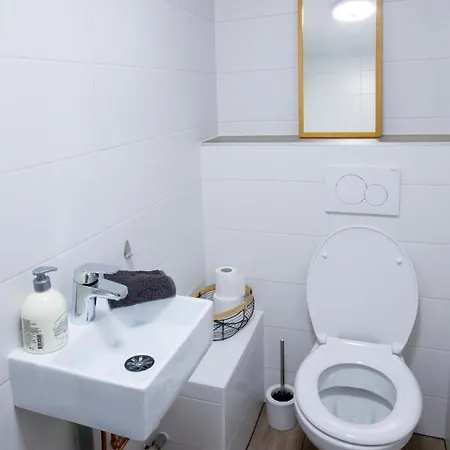 La Couronne Maison 80m2 Garage & Terrasse Nyaraló *