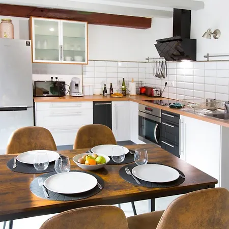 La Couronne Maison 80m2 Garage & Terrasse Сasa de vacaciones *