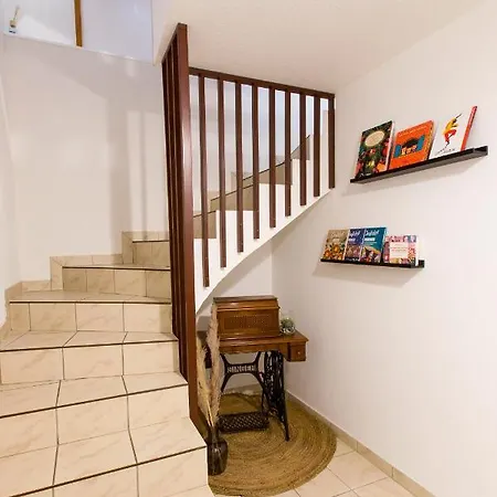 Hébergement de vacances La Couronne Maison 80m2 Garage&terrasse *